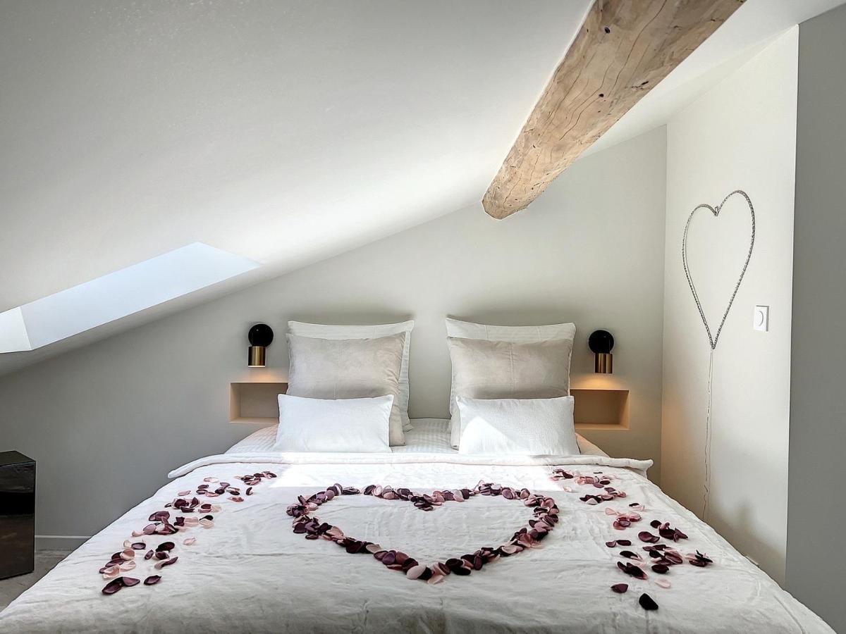 Cocon Blanc Calin Avec Jacuzzi Privatif - Loveroom Insolite แซงต์-เอเตียน ภายนอก รูปภาพ