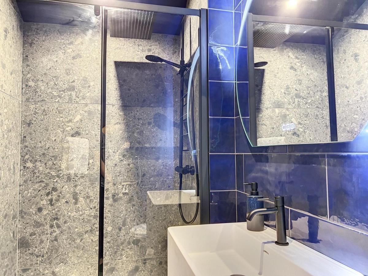 Cocon Blanc Calin Avec Jacuzzi Privatif - Loveroom Insolite แซงต์-เอเตียน ภายนอก รูปภาพ