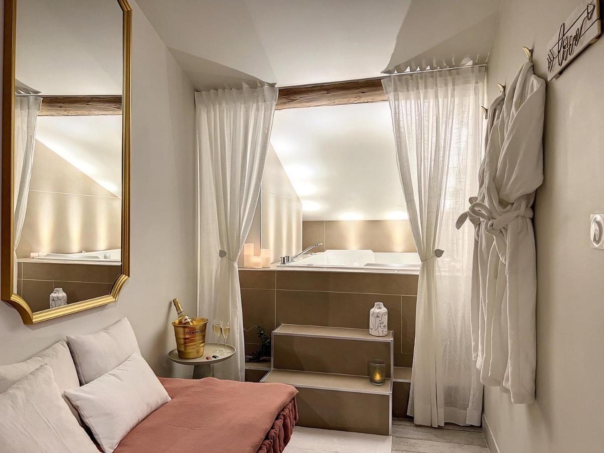 Cocon Blanc Calin Avec Jacuzzi Privatif - Loveroom Insolite แซงต์-เอเตียน ภายนอก รูปภาพ