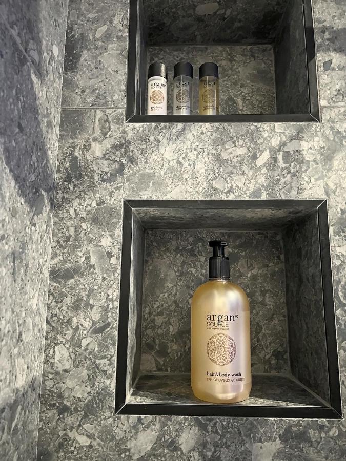 Cocon Blanc Calin Avec Jacuzzi Privatif - Loveroom Insolite แซงต์-เอเตียน ภายนอก รูปภาพ